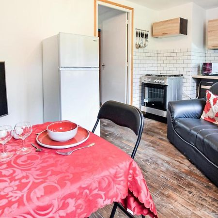 Awesome Home In Saint-Sever-Calvados With Kitchen Eksteriør billede
