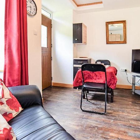 Awesome Home In Saint-Sever-Calvados With Kitchen Eksteriør billede