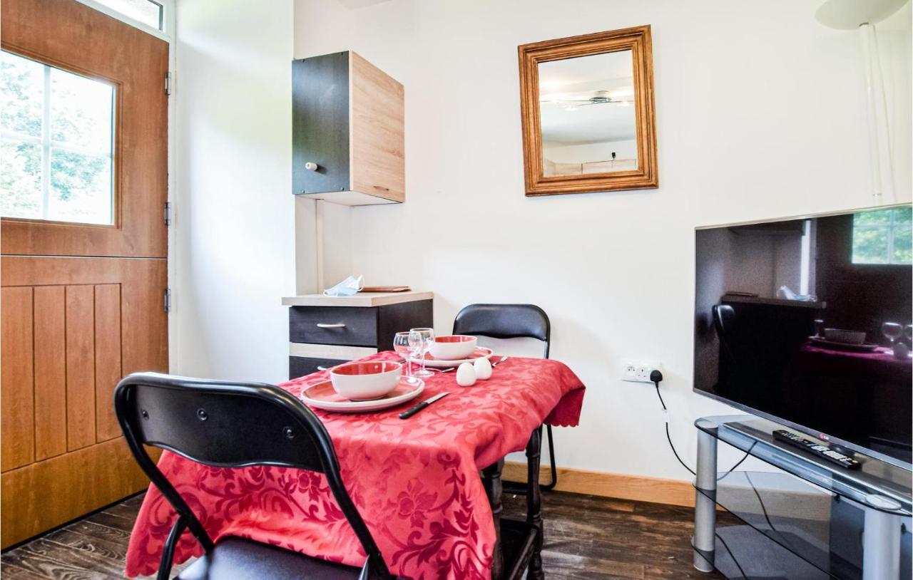Awesome Home In Saint-Sever-Calvados With Kitchen Eksteriør billede