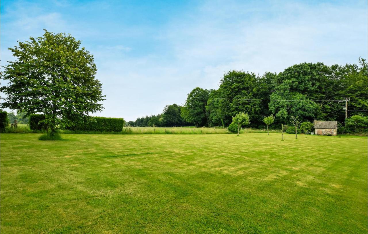 Awesome Home In Saint-Sever-Calvados With Kitchen Eksteriør billede