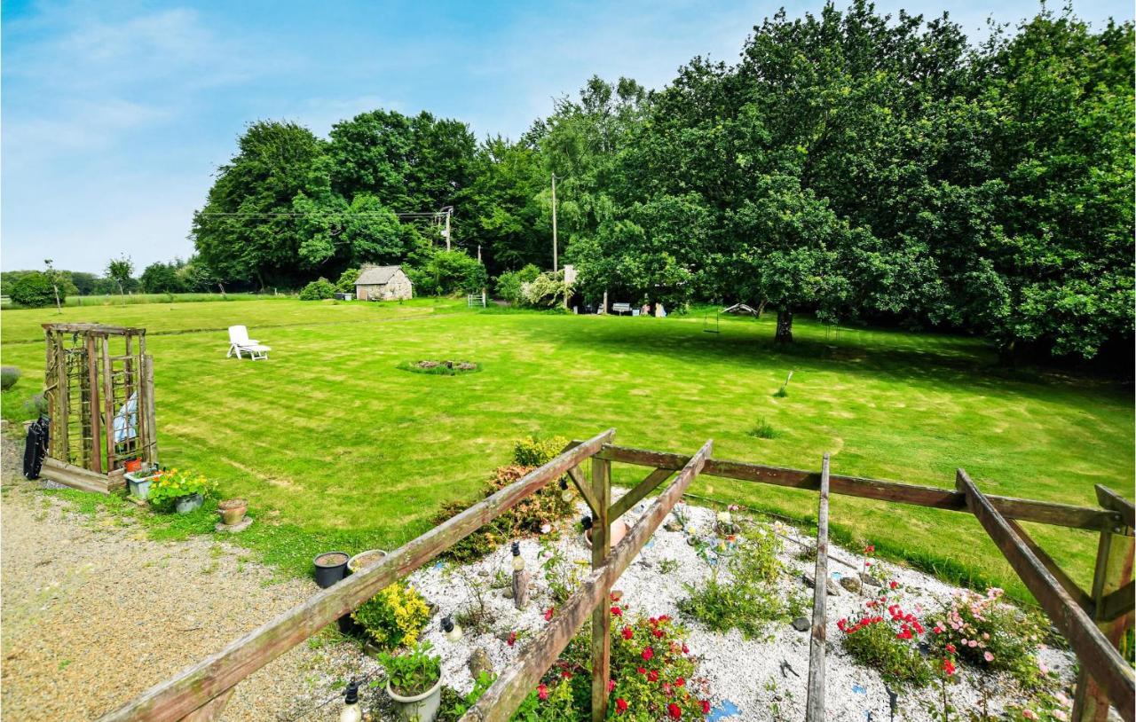Awesome Home In Saint-Sever-Calvados With Kitchen Eksteriør billede