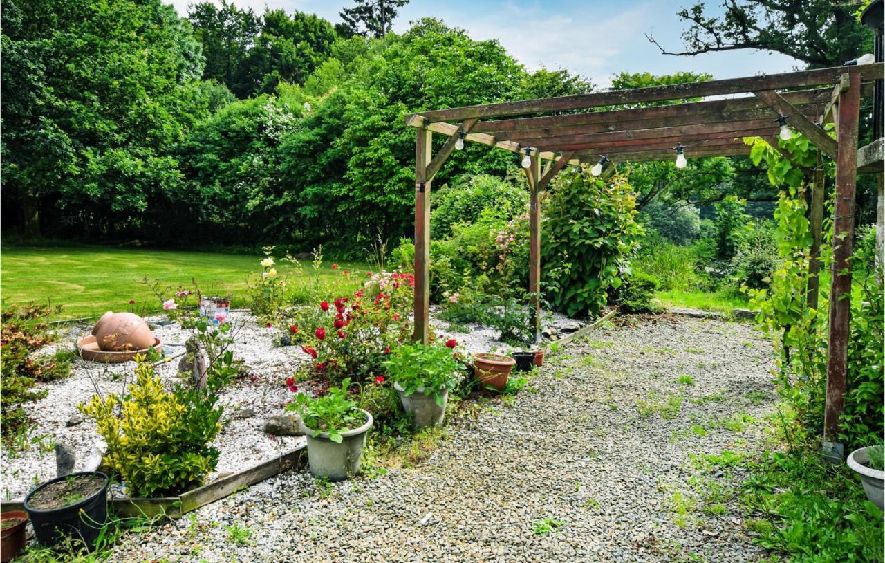 Awesome Home In Saint-Sever-Calvados With Kitchen Eksteriør billede