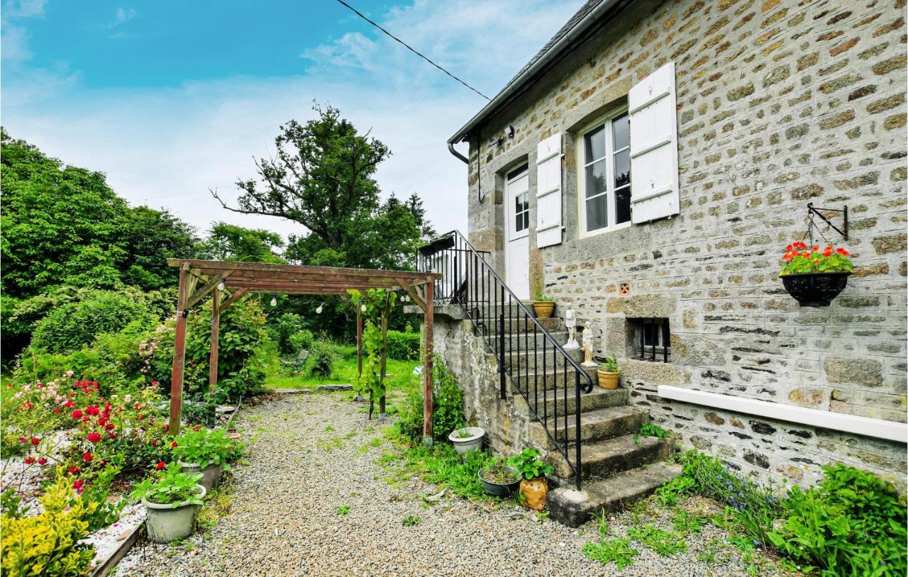 Awesome Home In Saint-Sever-Calvados With Kitchen Eksteriør billede