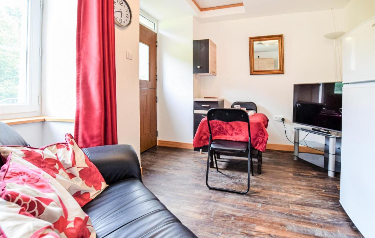Awesome Home In Saint-Sever-Calvados With Kitchen Eksteriør billede