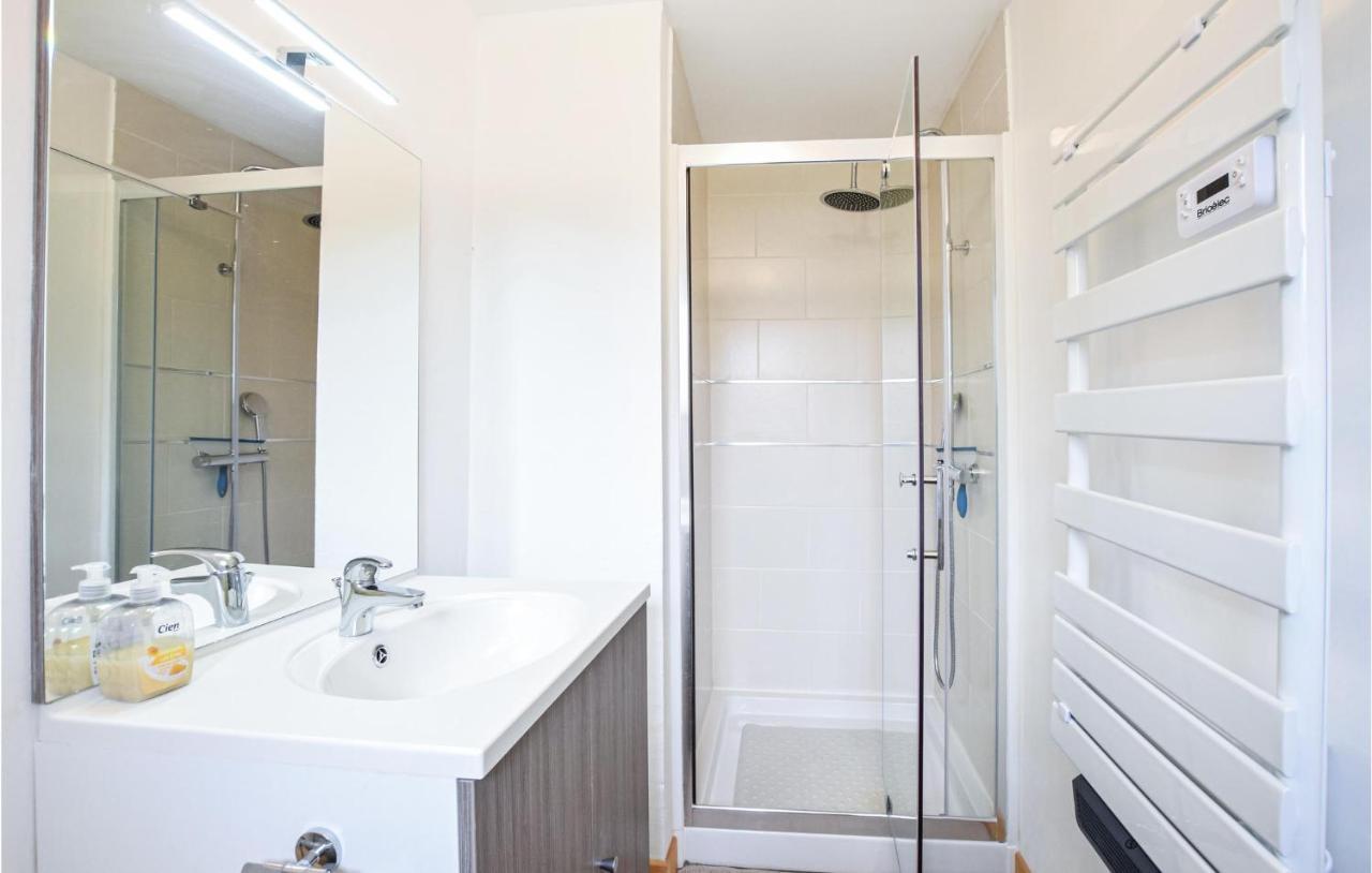 Awesome Home In Saint-Sever-Calvados With Kitchen Eksteriør billede