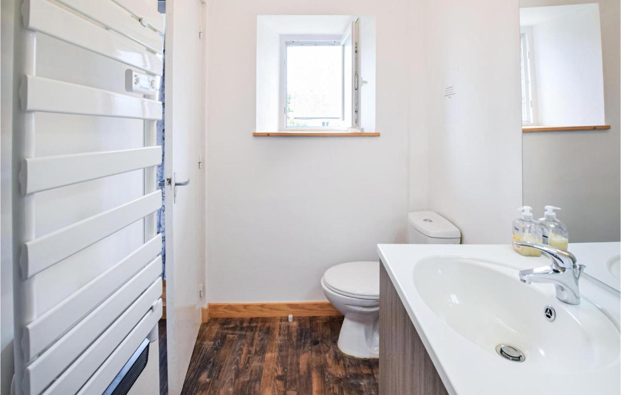 Awesome Home In Saint-Sever-Calvados With Kitchen Eksteriør billede