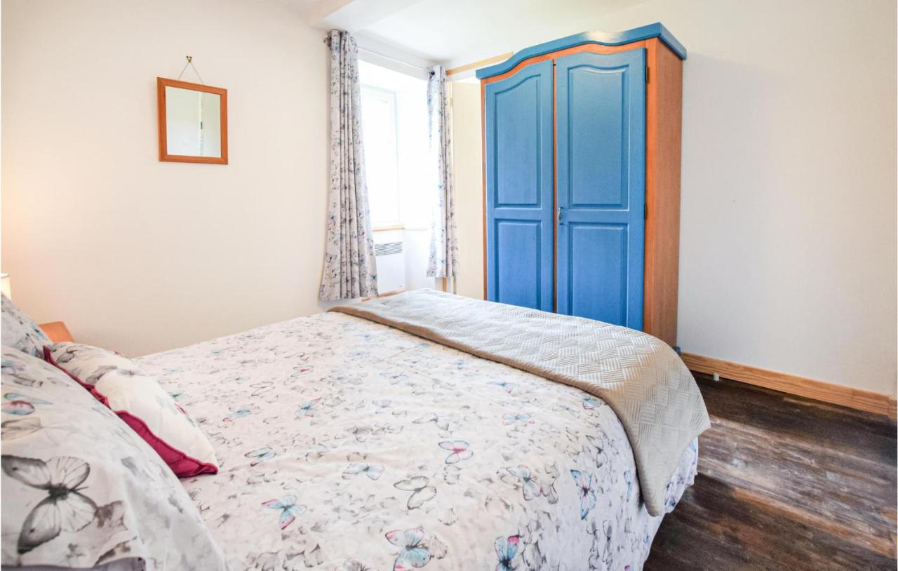 Awesome Home In Saint-Sever-Calvados With Kitchen Eksteriør billede